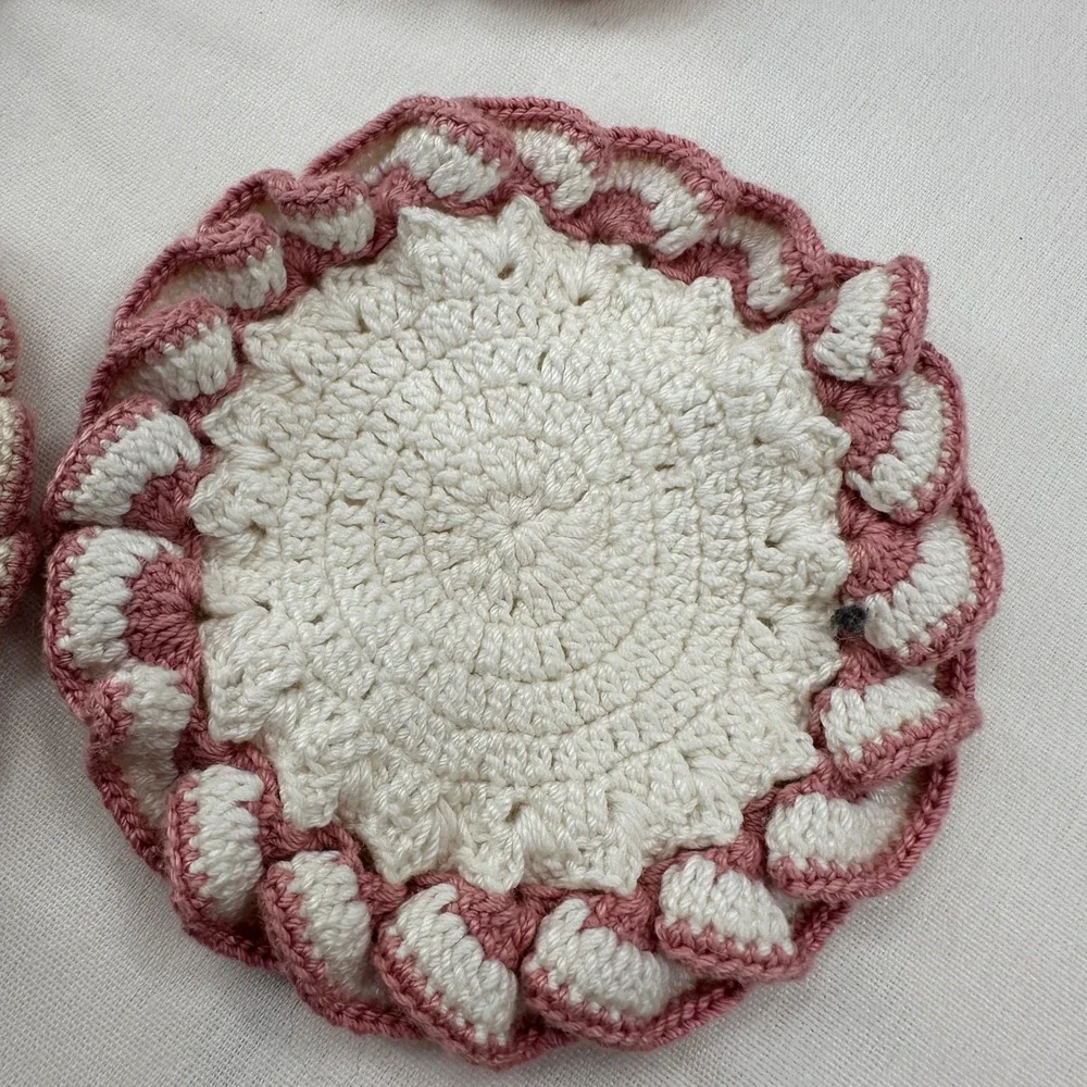 Set of 4 Handmade Crochet Coasters Cream Pink Scalloped Edged Drinkware‎